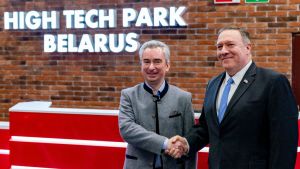 Hi-Tech Park i Minsk grundades 2005 av Lukasjenkos regim för att locka IT-bolag till Belarus. I februari 2020 besökte USA:s utrikesminister Mike Pompeo teknologiklustret som kallats östra Europas Silicon Valley. Hi-Tech Park i Minsk grundades 2005 av Lukasjenkos regim som ett sätt att locka IT-bolag till Belarus. I februari 2020 besökte USA:s utrikesminister Mike Pompeo teknologiklustret som kallats östra Europas Silicon Valley.