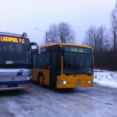 Två bussar från bussföretagare Johan Ampers busspark.