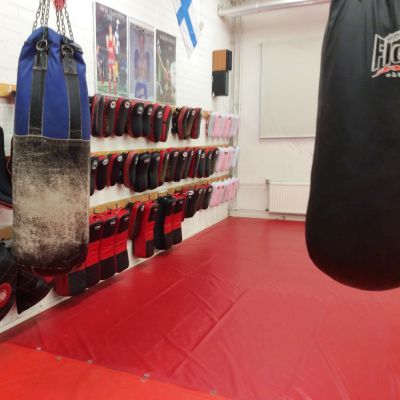 Borgå Thaiboxing Club tränar i Ånäshallens källare