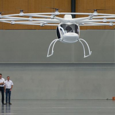Drönaren Volocopter testkörs i ett varuhus i Tyskland. 