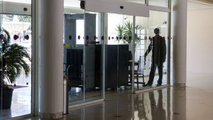 Säkerhetskontroll på ett hotell i Sousse. Säkerhetskontroll på hotell Hôtel Steigenberger Kantaoui Bay i Sousse i Tunisien.