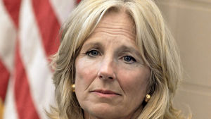 Jill Biden, lärare med doktorsexamen. Hon gifte sig med Joe 1977. Jill Biden.