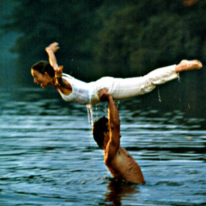 Det lär ha varit iskallt i vattnet då Jennifer Gray och Patrick Swayze övade in det numera världsberömda "Lyftet". Patrick Swayze och Jennifer Grey i filmen Dirty Dancing 1987.