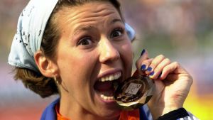 Mikaela Ingberg vinner tre stortävlingsmedaljer och är därtill bland annat två gånger fjärde i VM. Mikaela Ingberg med EM-bronset 2002.