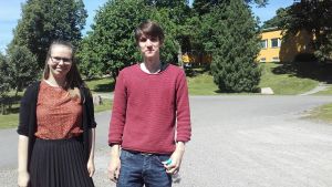 Maija Koivistoinen och Daniel Silén är nöjda med utbildningen som ingår i civiltjänsten. Maija Koivistoinen och Daniel Silén vid civiltjänstcentralen