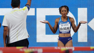 Brianna McNeal efter tjuvstart i VM 2019.