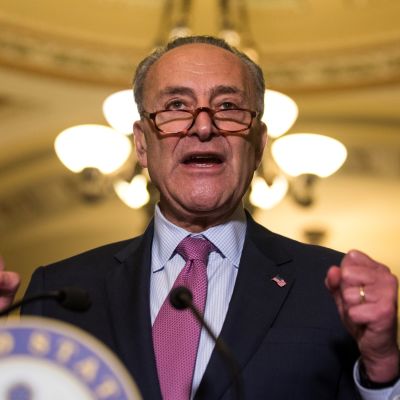 Senaatin vähemmistöjohtaja Chuck Schumer puhui medialle 27. kesäkuuta 2017.