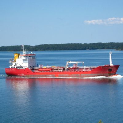 Fraktfartyg i Åbolands skärgård.