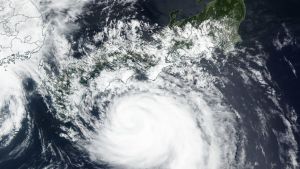 Tyfonen Cimaron svepte över västra Japan men den orsakade inte så stora skador som befarat Tyfonen Cimaron svepte över västra Japan men den orsakade inte så stora skador som befarat