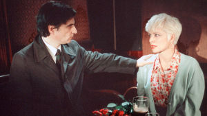 Jean-Pierre Léaud ja Margi Clarke elokuvassa I Hired a Contract Killer.