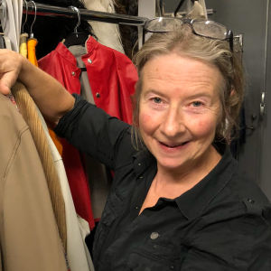 Marie Flyckt kostymdesigner för Vår tid är nu.