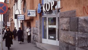 Kansallis-Osake-Pankin (KOP) Forumin konttori Helsingissä 1990-luvulla