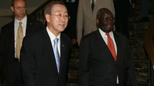 Ibrahim Gambari med FN:s generalsekreterare Ban Ki-moon i Burma när Gambari arbetade som Bans specialrådgivare. ban ki-moon med sin dåvarande specialrådgivare ibrahim gambari
