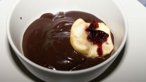Hanhen sisäelimistä tehtyä svart soppaa