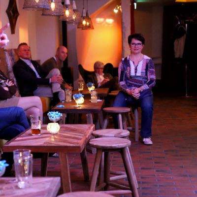 A2-klubien helsinkiläisyleisö innostui keskustelemaan työttömien aktivoimisesta