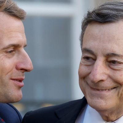 Ranskan presidentti Emmanuel Macron sekä Italian pääministeri Mario Draghi.