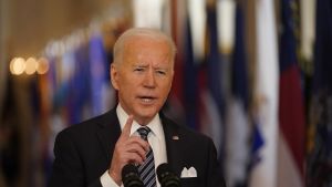 Migrantsituationen vid den mexikanska gränsen är en stor utmaning för Joe Biden. Presidentti Joe Biden piti virkakautensa ensimmäisen televisiopuheensa perjantain vastaisena yönä Suomen aikaa.