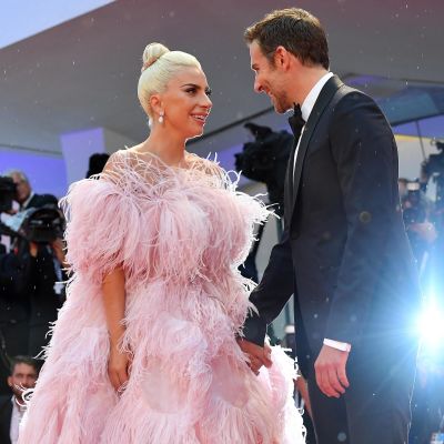 Laulaja-näyttelijä Lady Gaga sekä näyttelijä-ohjaaja Bradley Cooper Venetsiassa 31. elokuuta.