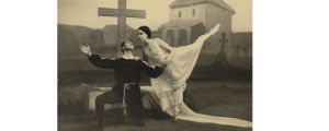 Jens Walentinssonin äidinäiti Irja Aaltonen-Martikainen tanssi vuonna 1929 Gisellen nimiroolin parinaan Arvo Martikainen. Kansallisbaletin primaballerina Irja Aaltonen, Jens Walentinssonin isoäiti v. 1929 Suomen Giselle-ensi-illassa. Albrechtin roolissa Arvo Martikainen.