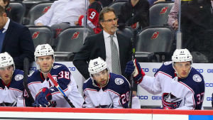 John Tortorella har tränat Columbus i nästan tre säsonger. Tränaren John Torotorella bakom Columbus avbytarbänk.