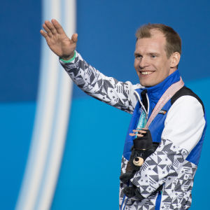 Hårt arbete och dedikation är Ilkka Tuomistos framgångsrecept. Ilkka Tuomisto, med sin bronsmedalj i Paralympics 2018.