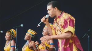 Här uppträder Femi Kuti vid Guilfest år 2004. Sångaren och musikern Femi Kuti, Guilfest 2004.