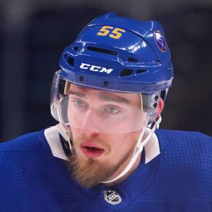 Buffalos Rasmus Ristolainen, som har låtit skägget växa under uppehållet, hör till Buffalos viktigaste backar. Buffalos Rasmus Ristolainen, som har låtit skägget växa under uppehållet, hör till Buffalos viktigaste backar.