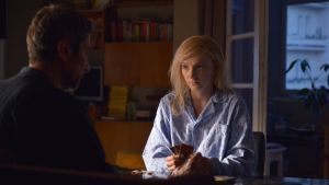 Yöllinen korttipeli – Endre ja Mária eivät saa unta. Scen ur filmen On body and soul.