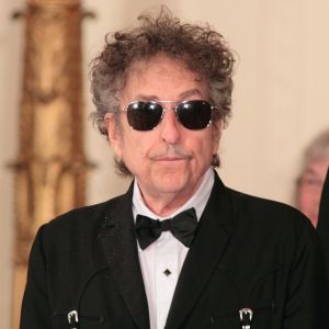 Bob Dylan på en ceremoni för att motta en frihetsmedalj.