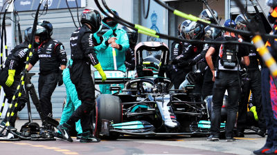 Valtteri Bottas gör ett depåstopp.