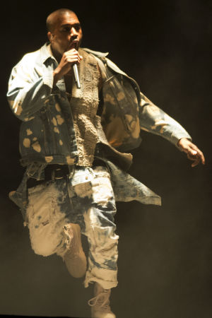 Kanye West uppträder på Glastonbury Festival of Contemporary Performing Arts 2015 Kanye West uppträder på Glastonbury Festival of Contemporary Performing Arts 2015