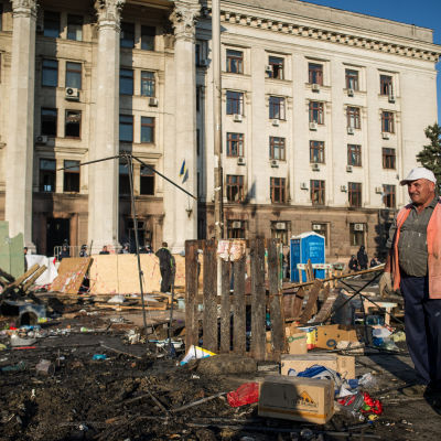 Lördagsmorgon efter fredagens förödande brand i Odessa.