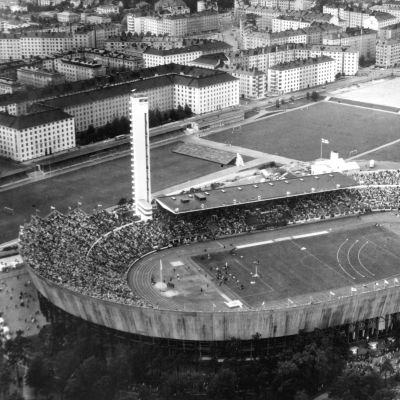 Helsingin olympiastadion ilmasta käsin. Kuva otettu vuonna 1952