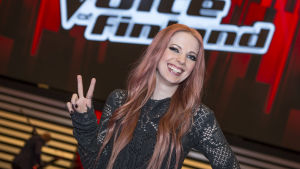 2015 deltog Storbacka i Voice of Finland. Nu medverkar hon i programmet som sångcoach. Jennie Strobacka.