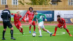 EIF:s vänsterback Zacharias Ekström hörde till matchens bästa spelare. EIF-Jaro 15.10.2016