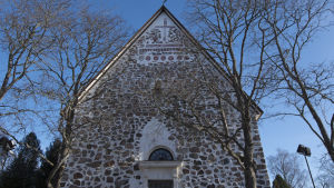 Sjundeå kyrka sett framifrån.