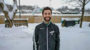 Domic Gordin är mittfältare. Porträttbild av fotbollsspelaren Dominic Gordin.
