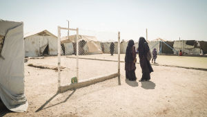 Finländska kvinnor i al-Hol-lägret. Bilden är tagen i augusti 2019. Finska kvinnor i al-Hol lägret i Syrien, augusti 2019