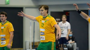 Vincent Voutilainen är tillbaka i SIF-dressen. Vincent Voutilainen breder ut händerna.