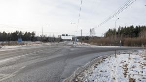 En ny detaljplan ska göra det möjligt att bygga en planskild korsning i Sunnanvik i Sjundeå där man svänger in på Sjundeåvägen och Timalavägen. en stor korsning