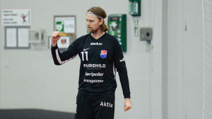 Patrik Roslander gjorde många viktiga räddningar för Dicken. Patrik Roslander.