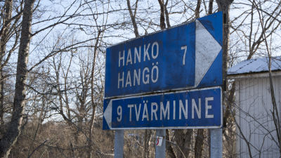 Vägsklyt som pekar mot Hangö pch Tvärminne