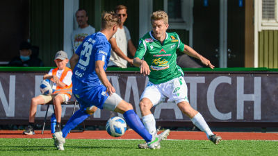 EIF:s Robin Sid fintar MP:s Aatu Manninen.