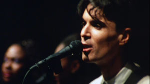 David Byrne lavalla elokuvassa Stop Making Sense.
