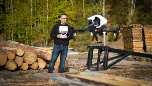 Johan Ljungqvist fick pris för mångsidiga tjänster inom fotografi. Johan Ljungqvist
