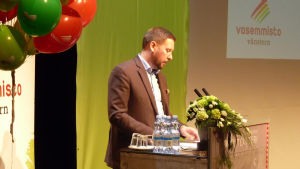 Paavo Arhinmäki har varit Vänsterförbundets ordförande i sju år. Paavo Arhinmäki vid Vänsterförbundets partikongress i Uleåborg den 10 juni 2016.