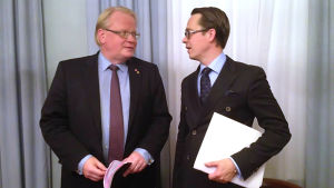Peter Hultqvist och Carl Haglund Sveriges och Finlands försvarsministrar Peter Hultqvist och Carl Haglund