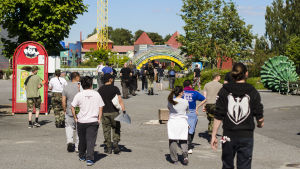 Talkogäng från Vaasa airsoft jobbar med att ställa i ordning den nedlagda nöjesparken Wasalandia i Vasa för att man ska kunna spela airsoft där i sommar. Talkogäng från Vaasa airsoft jobbar med att ställa i ordning den nedlagda nöjesparken Wasalandia i Vasa för att man ska kunna spela airsoft där i sommar.
