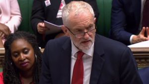 Labourledaren Jeremy Corbyn vägrar gå med på nyval i det här skedet. Jeremy Corbyn talar i parlamentet 3.9.2019