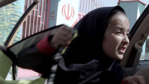 Jafar Panahis systerdotter i filmen Taxi. Jafar Panahis systerdotter i filmen Taxi. Foto: Berlinale.